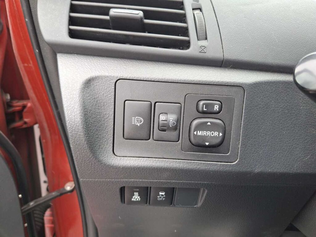 Toyota Verso 2012 Punainen