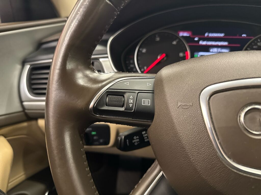 Audi A6 2012 Punainen