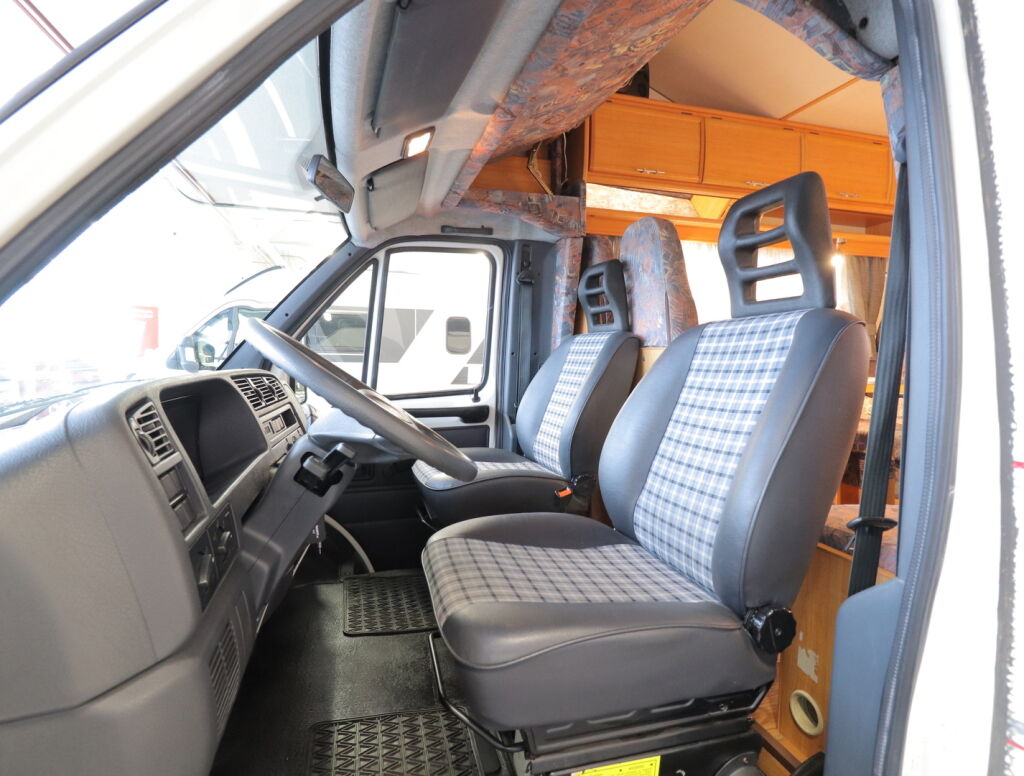 LMC Liberty A 564 1996 Valkoinen