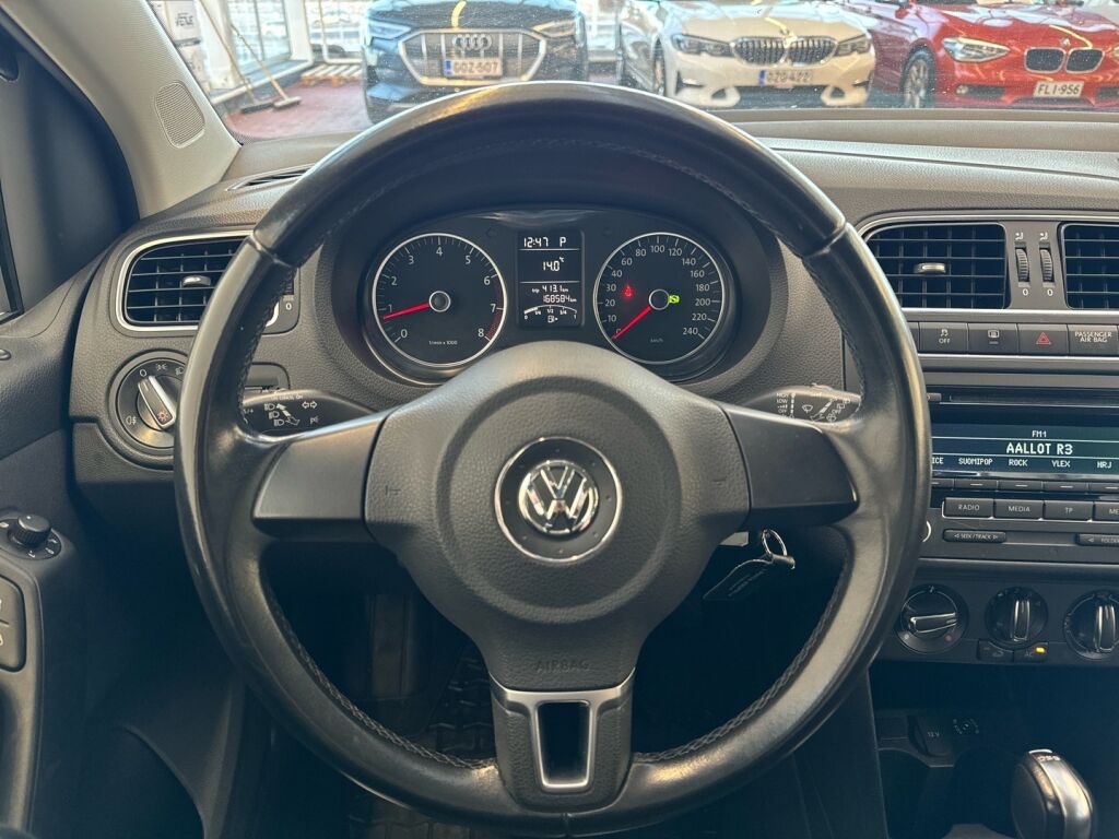 Volkswagen Polo 2012 Musta
