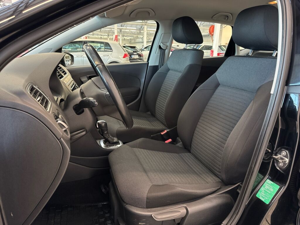 Volkswagen Polo 2012 Musta