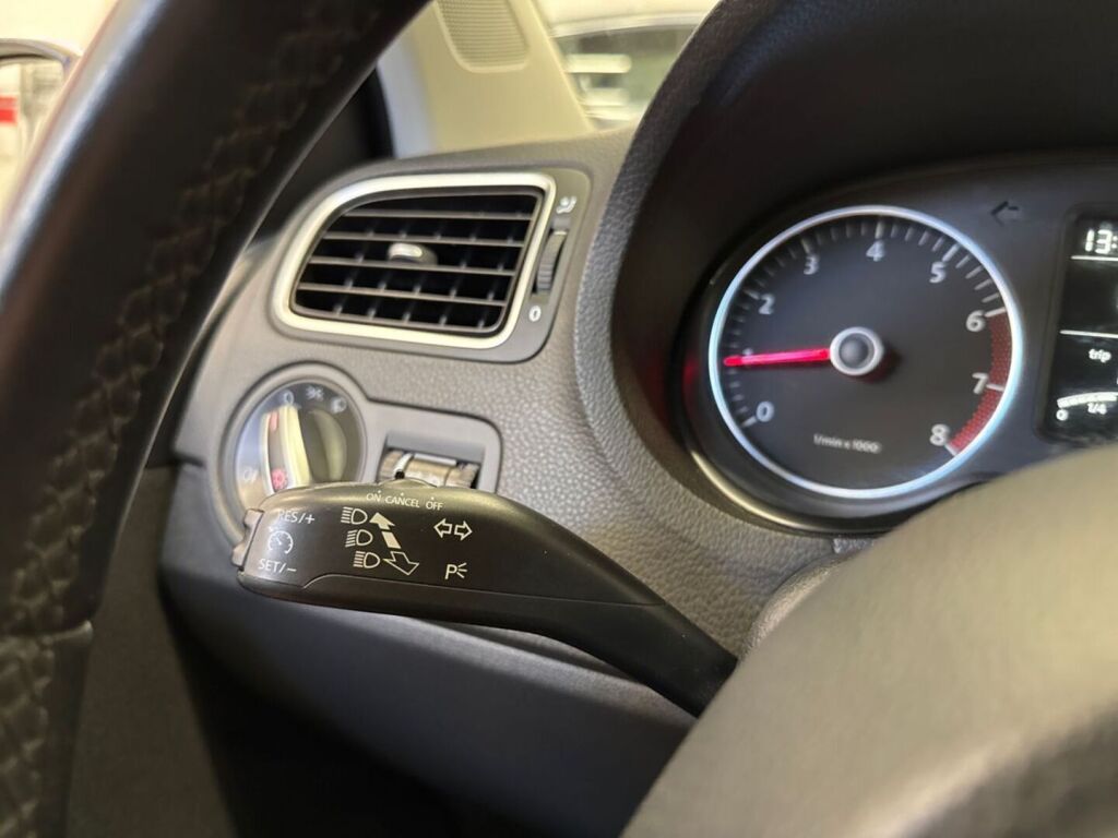 Volkswagen Polo 2012 Valkoinen