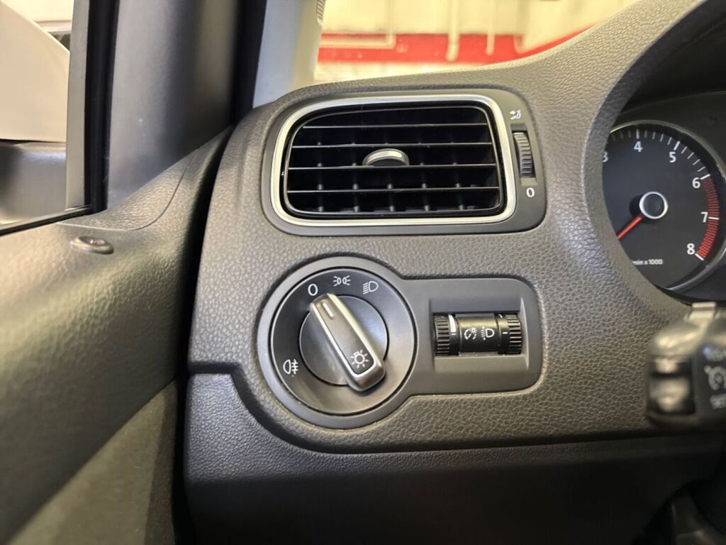 Volkswagen Polo 2012 Valkoinen