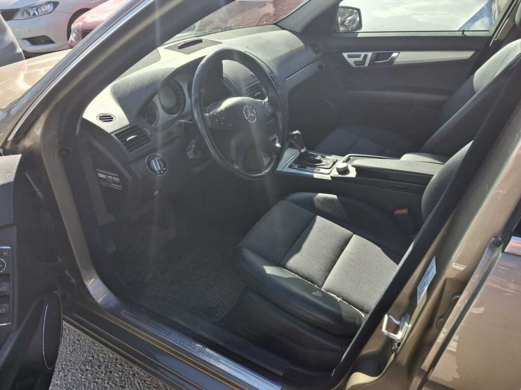 Mercedes-Benz C 2009 Ruskea (beige)