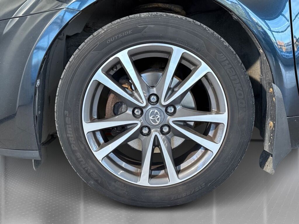 Toyota Avensis 2012 Harmaa
