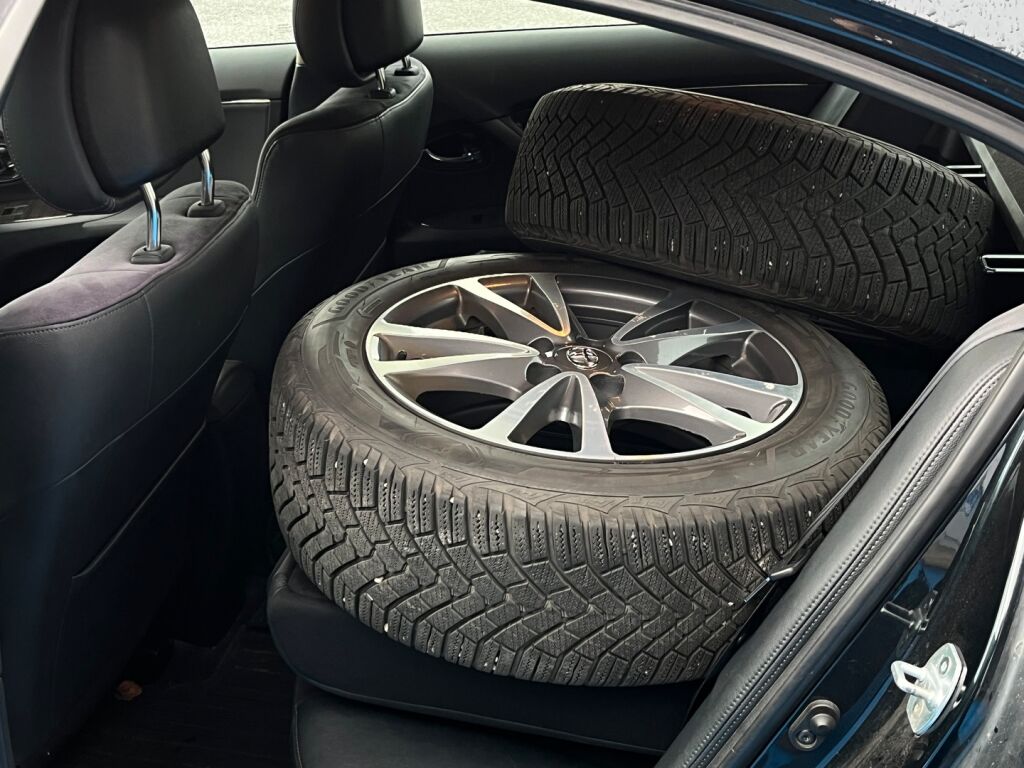 Toyota Avensis 2012 Harmaa