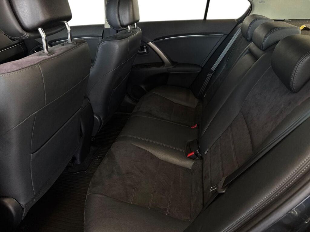 Toyota Avensis 2012 Harmaa