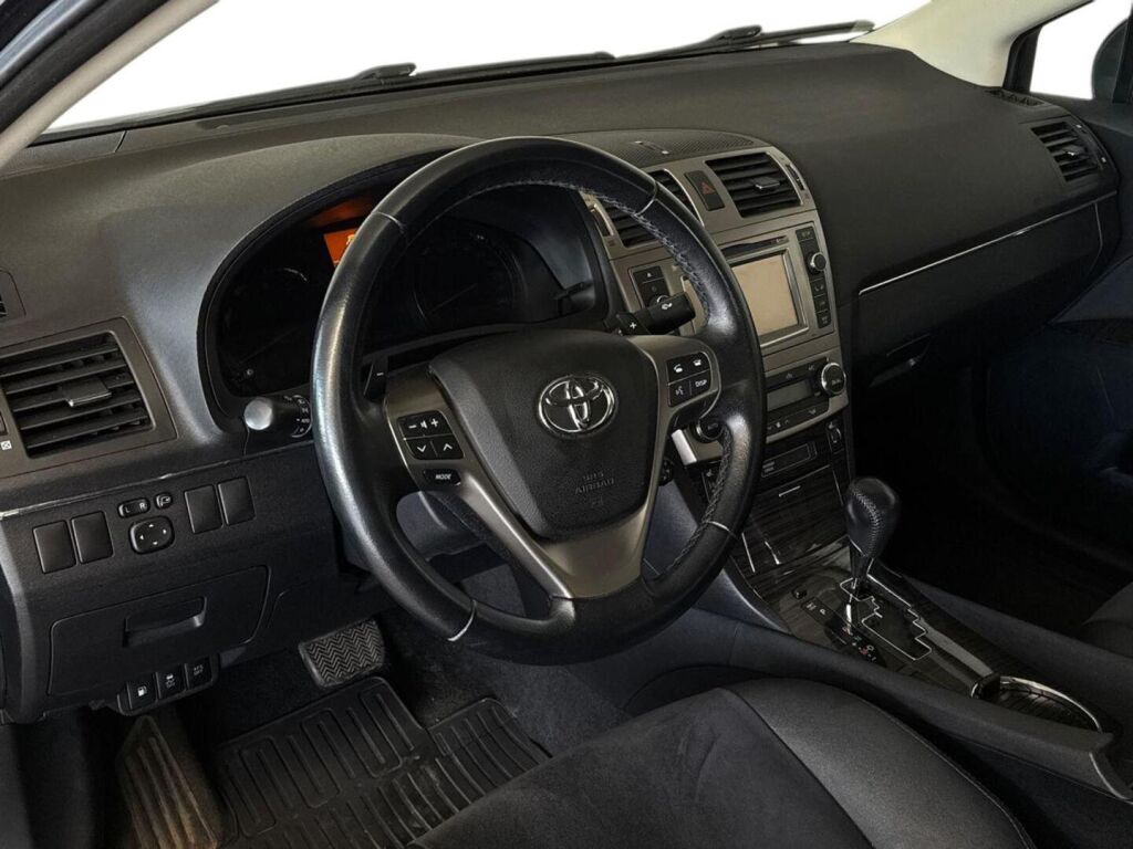 Toyota Avensis 2012 Harmaa
