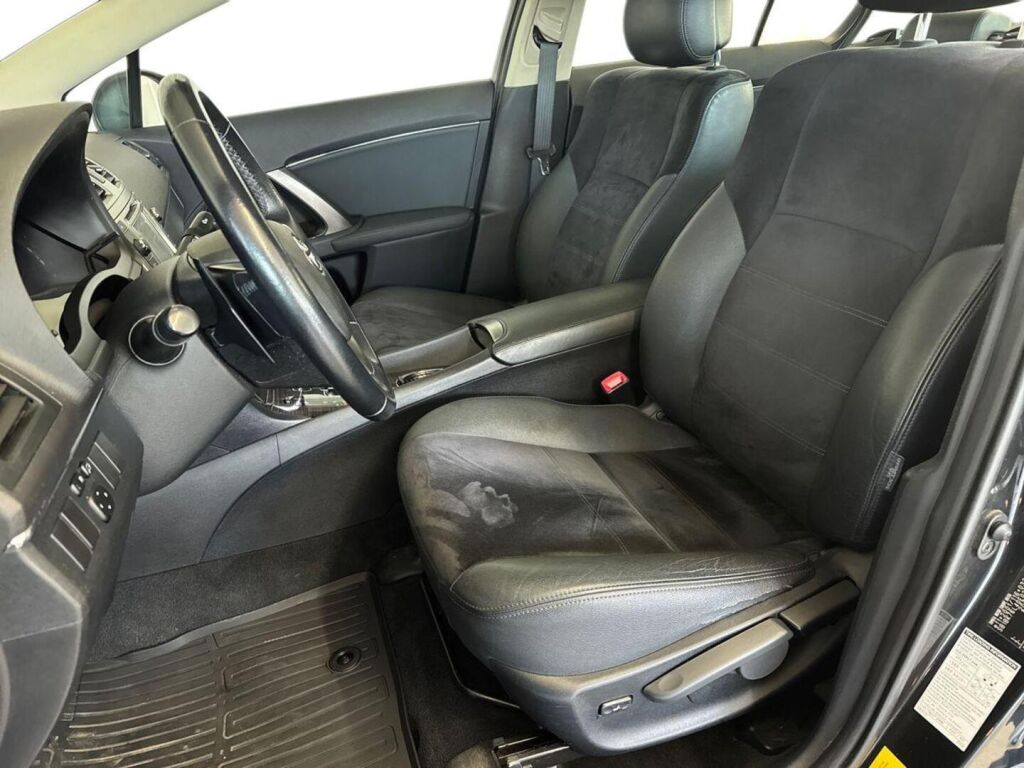 Toyota Avensis 2012 Harmaa
