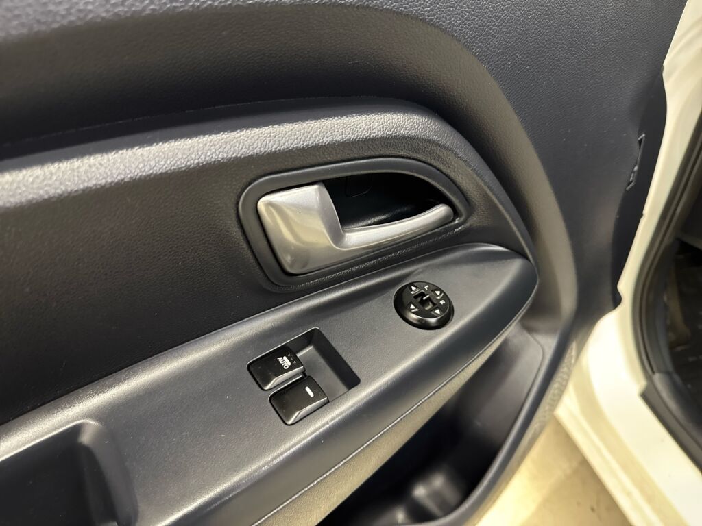 Kia Rio 2012 Valkoinen