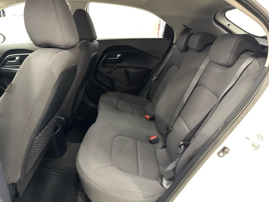 Kia Rio 2012 Valkoinen