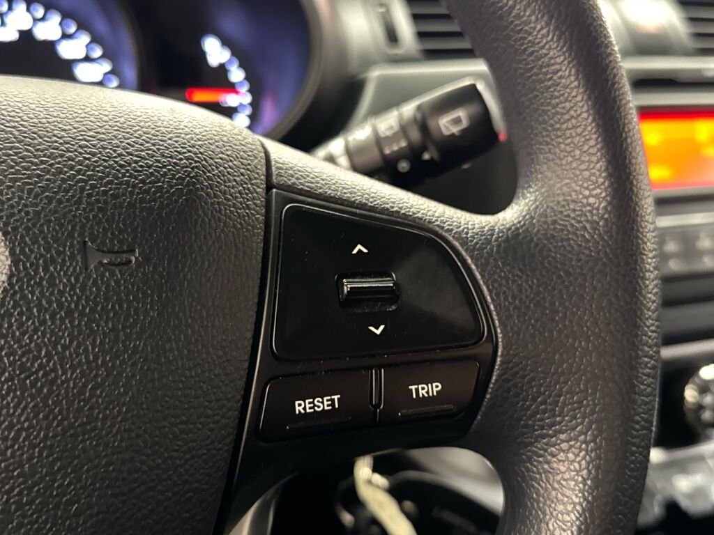 Kia Rio 2012 Valkoinen