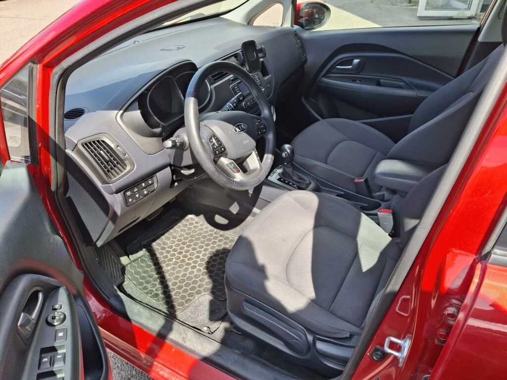 Kia Rio 2012 Punainen