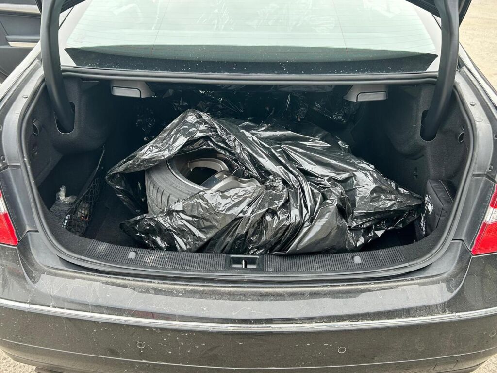 Mercedes-Benz E 2009 Met. Musta