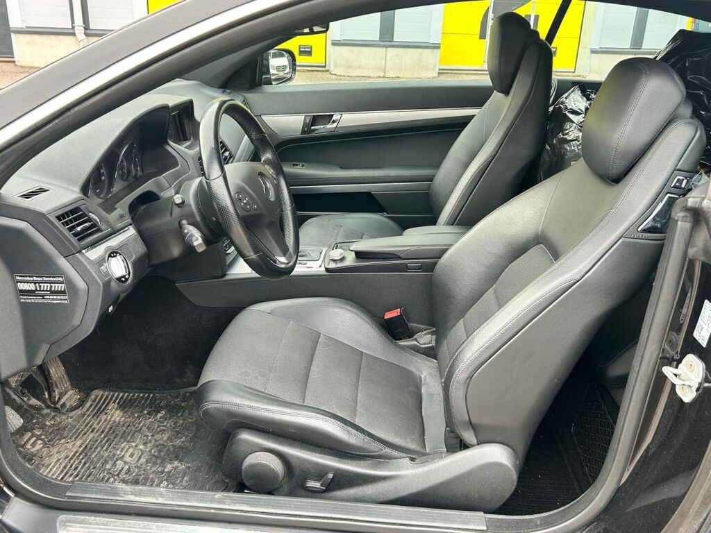 Mercedes-Benz E 2009 Met. Musta