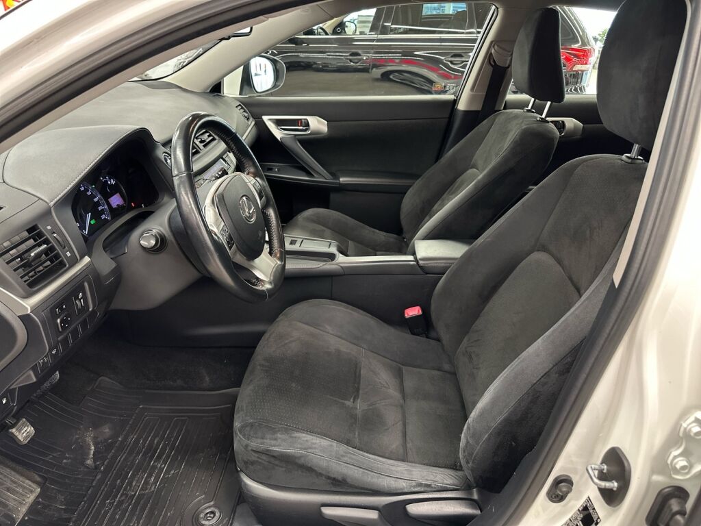 Lexus CT 2012 Valkoinen