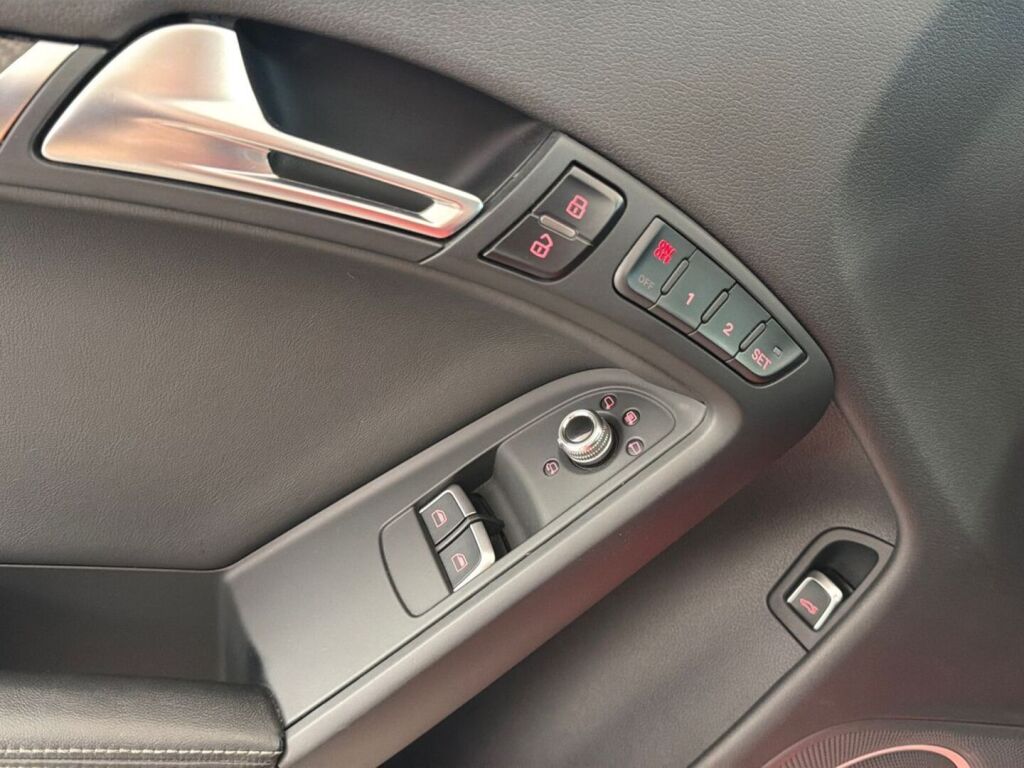 Audi RS 5 2012 Punainen