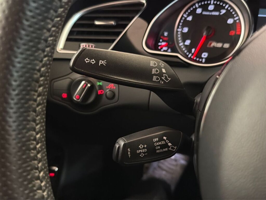 Audi RS 5 2012 Punainen