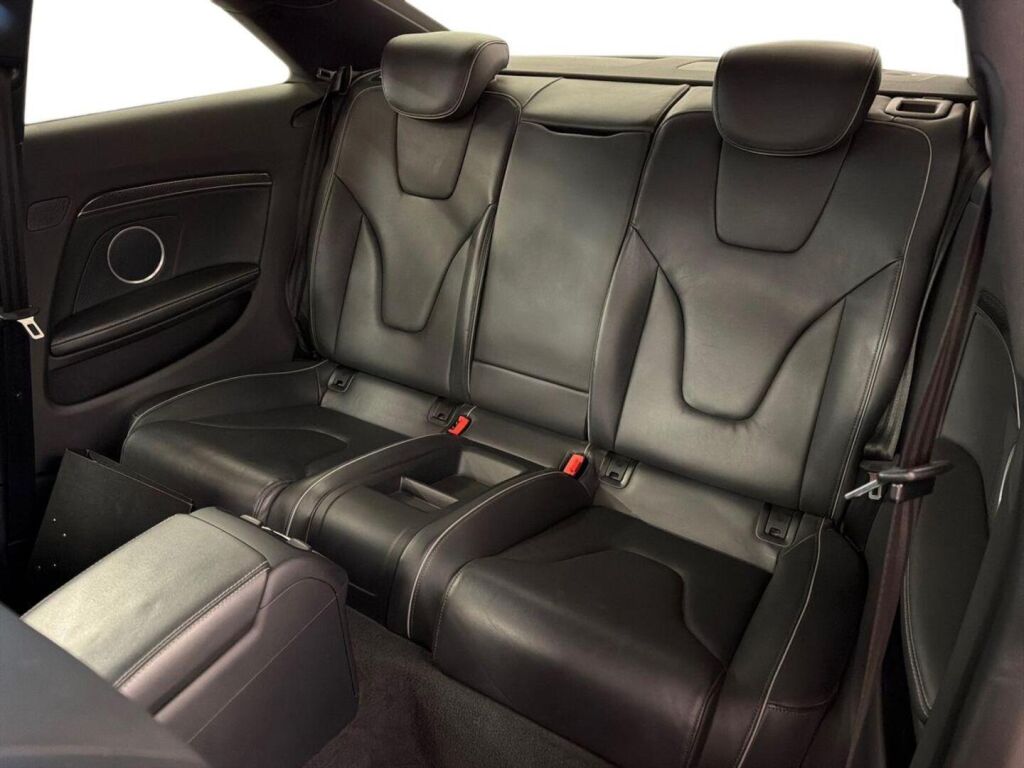 Audi RS 5 2012 Punainen
