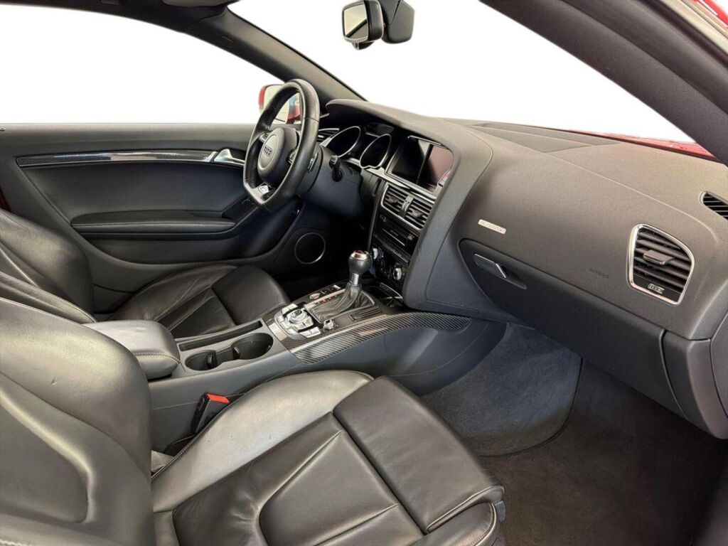 Audi RS 5 2012 Punainen
