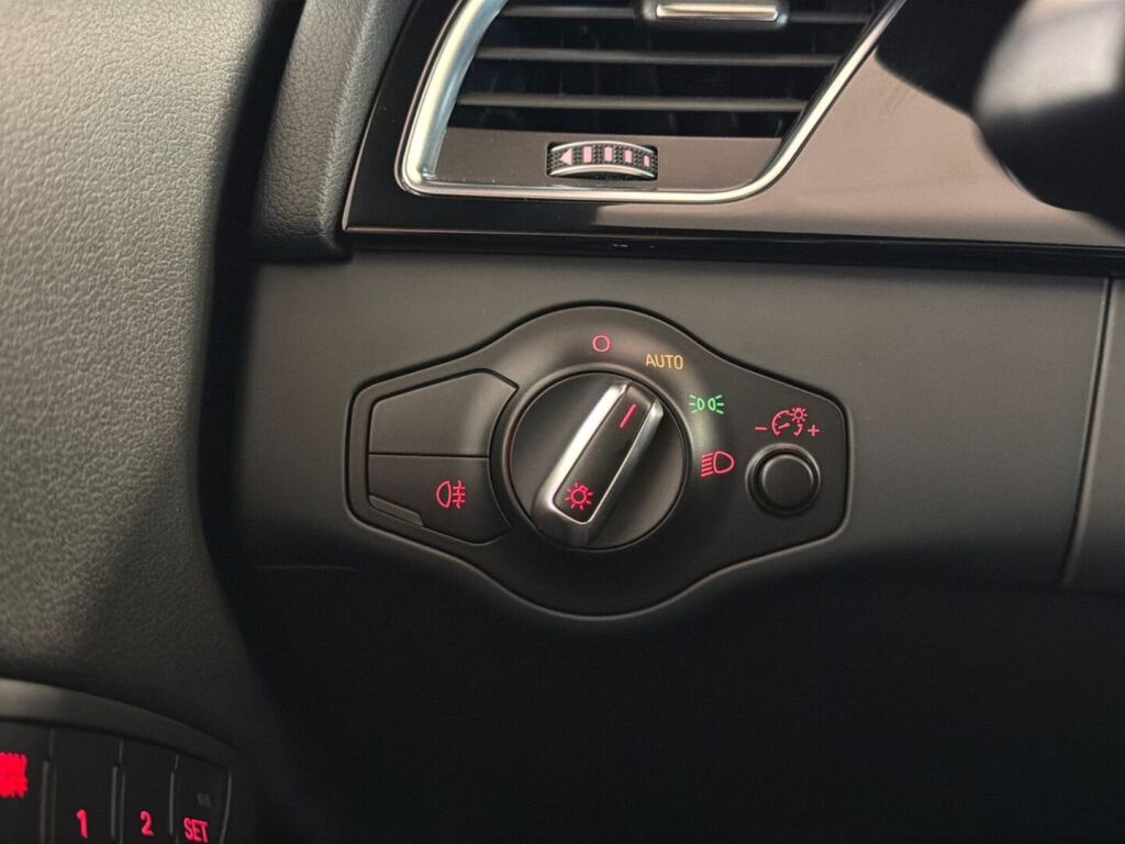 Audi RS 5 2012 Punainen