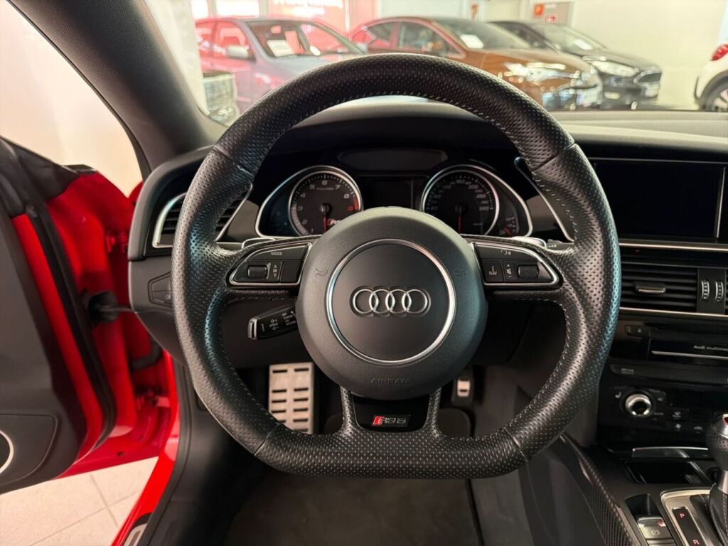 Audi RS 5 2012 Punainen