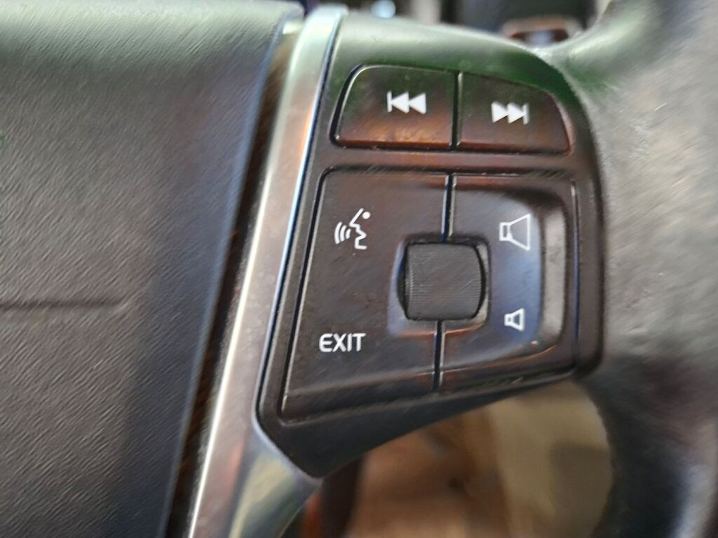 Volvo XC60 2014 Ruskea (beige)