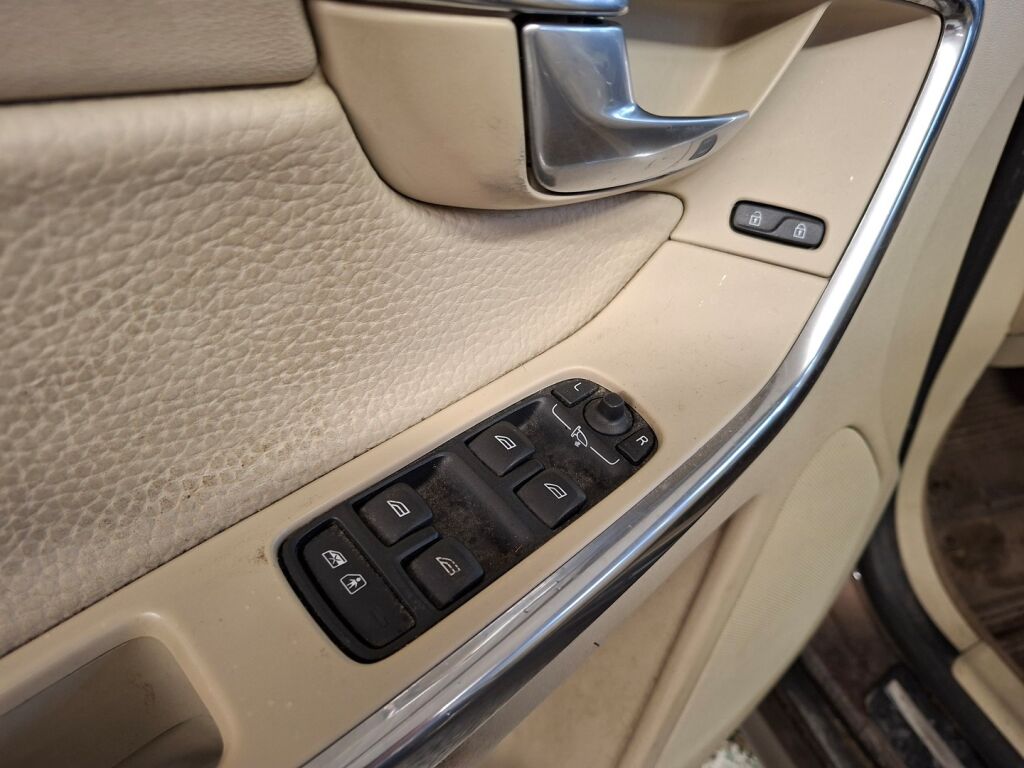 Volvo XC60 2014 Ruskea (beige)