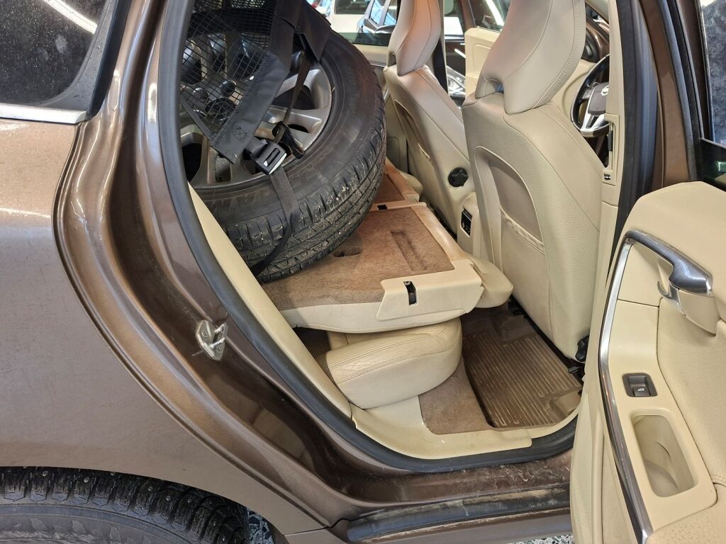 Volvo XC60 2014 Ruskea (beige)