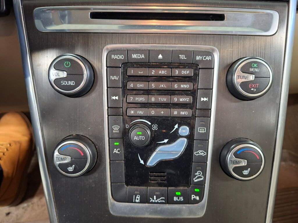 Volvo XC60 2014 Ruskea (beige)