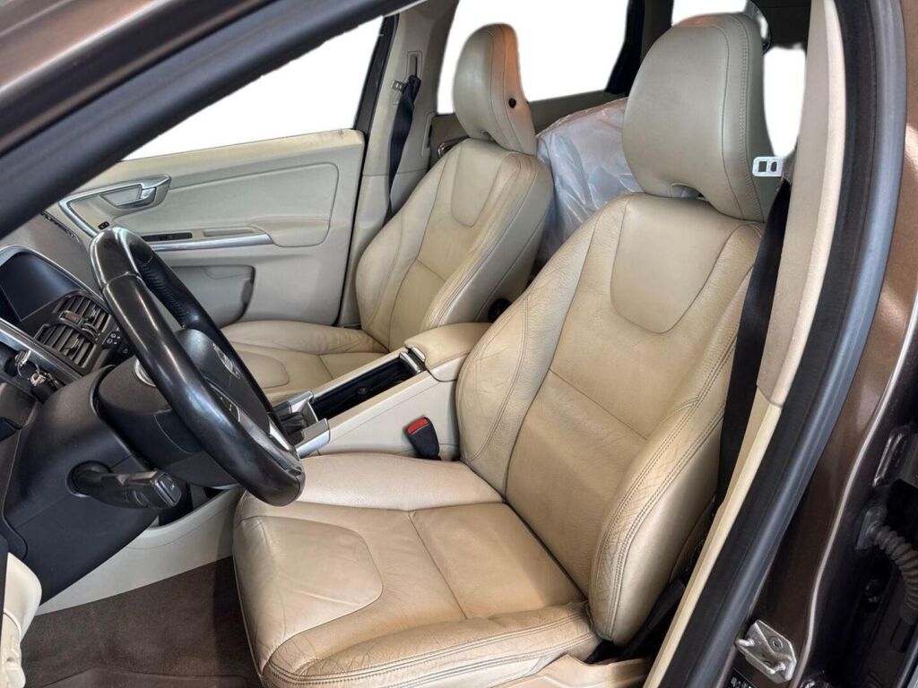 Volvo XC60 2014 Ruskea (beige)