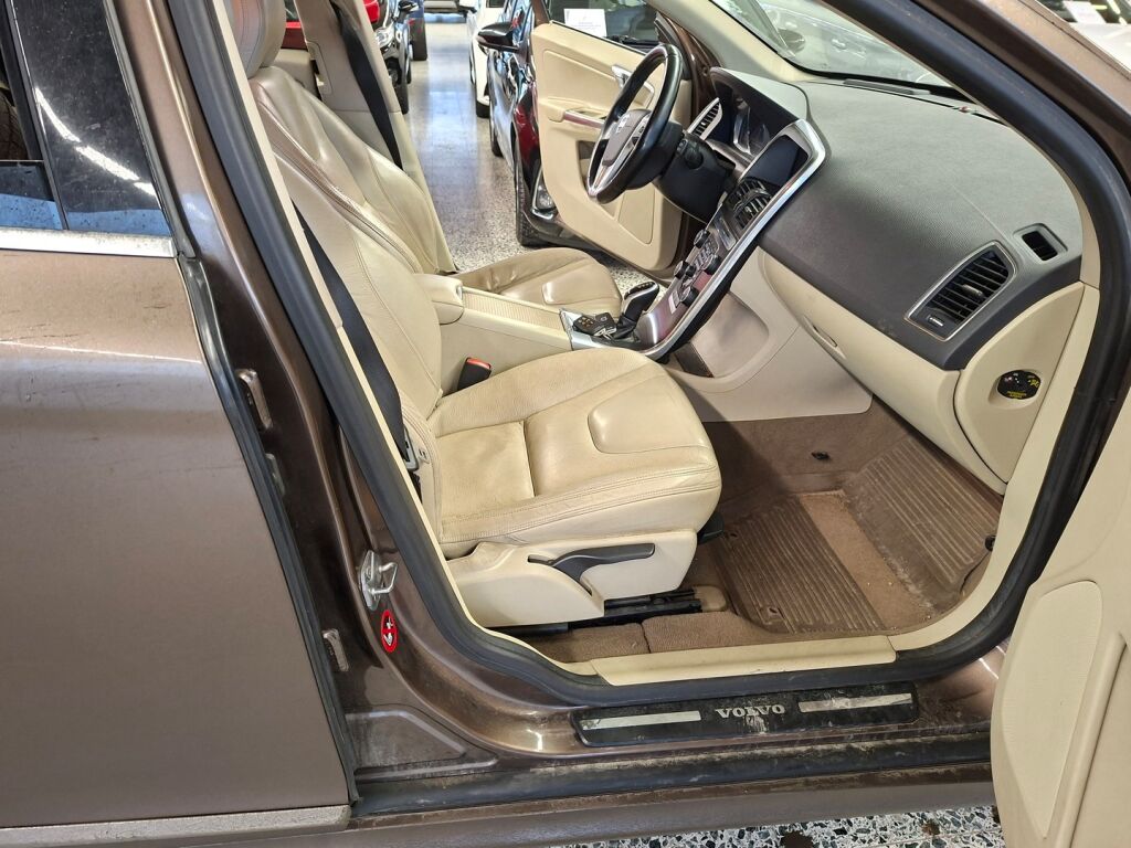 Volvo XC60 2014 Ruskea (beige)