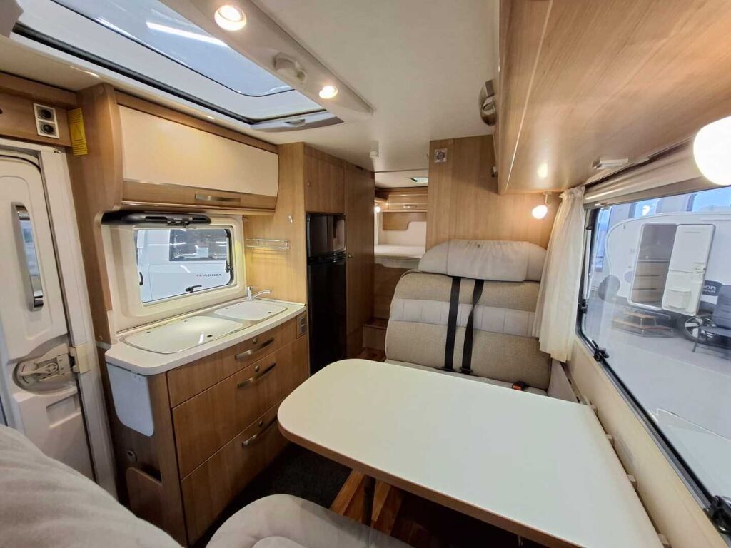 Hymer EXSIS-I 644 2013 Valkoinen