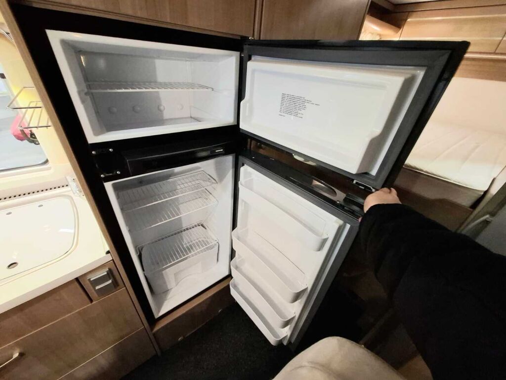 Hymer EXSIS-I 644 2013 Valkoinen