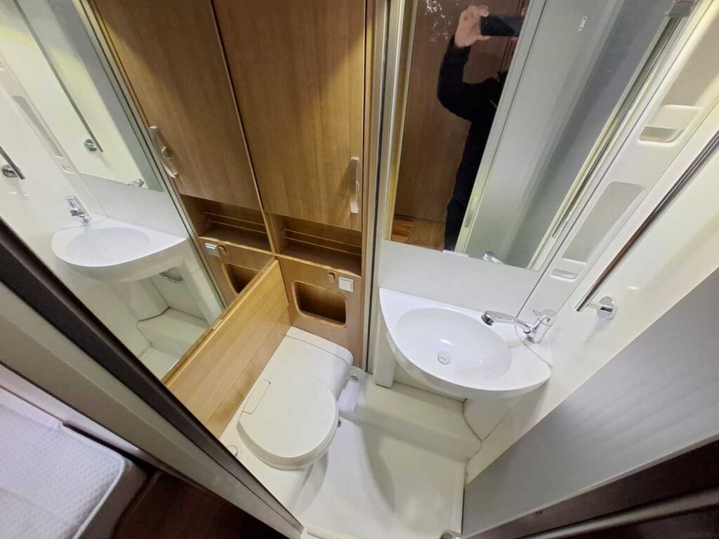 Hymer EXSIS-I 644 2013 Valkoinen