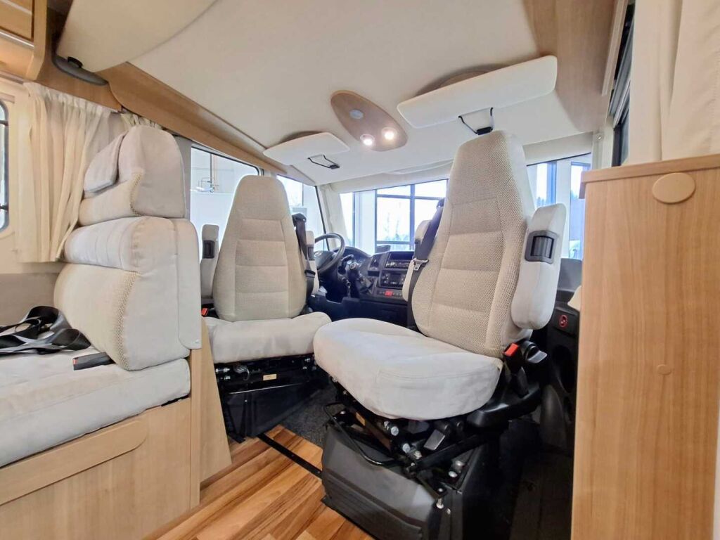 Hymer EXSIS-I 644 2013 Valkoinen