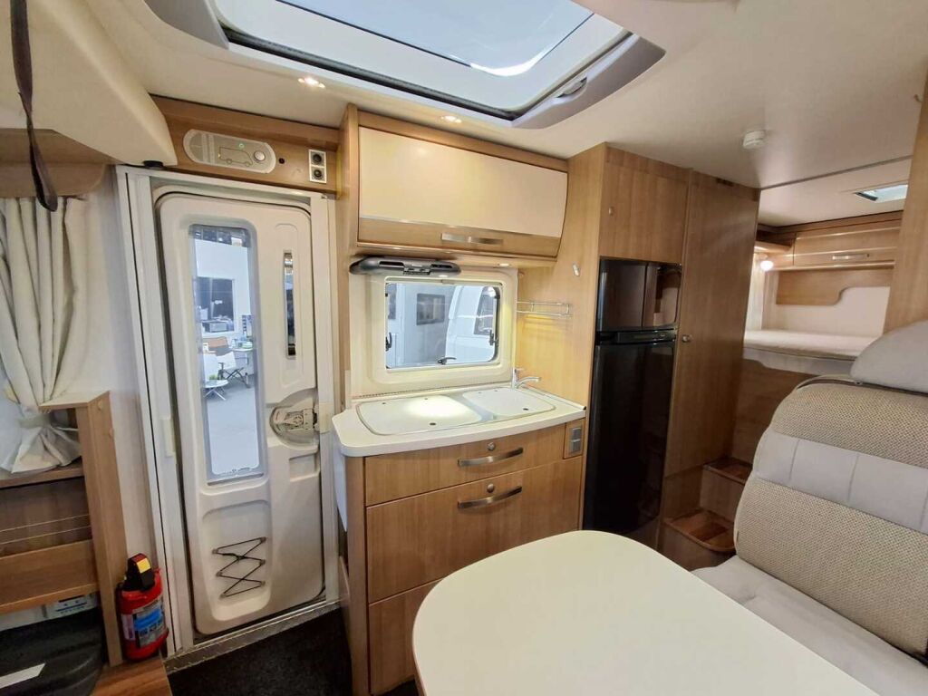 Hymer EXSIS-I 644 2013 Valkoinen