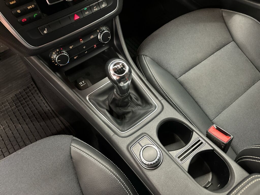 Mercedes-Benz A 2013 Punainen