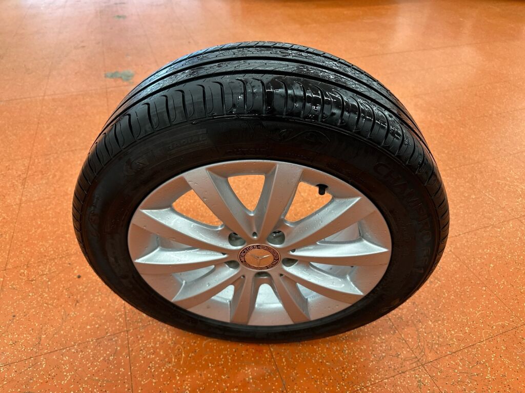 Mercedes-Benz A 2013 Punainen