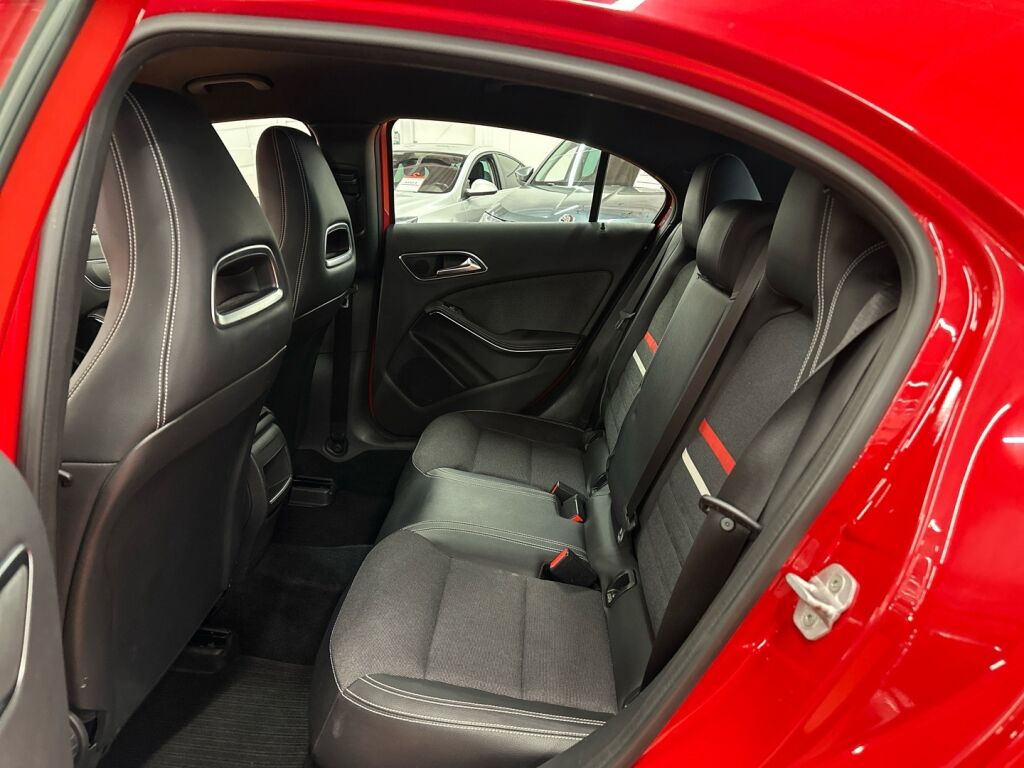 Mercedes-Benz A 2013 Punainen