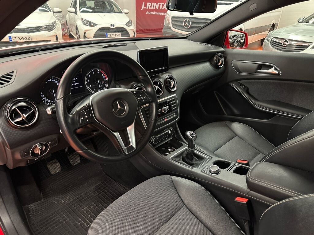 Mercedes-Benz A 2013 Punainen