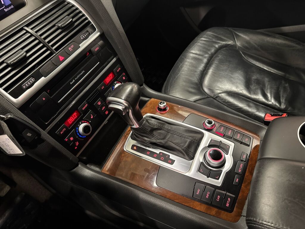 Audi Q7 2013 Ruskea (beige)