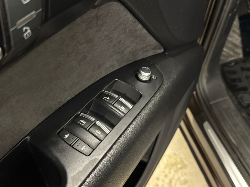 Audi Q7 2013 Ruskea (beige)