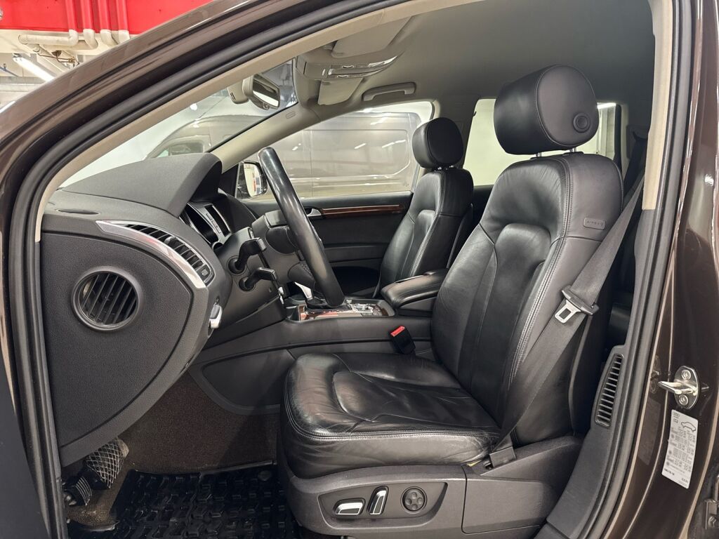 Audi Q7 2013 Ruskea (beige)