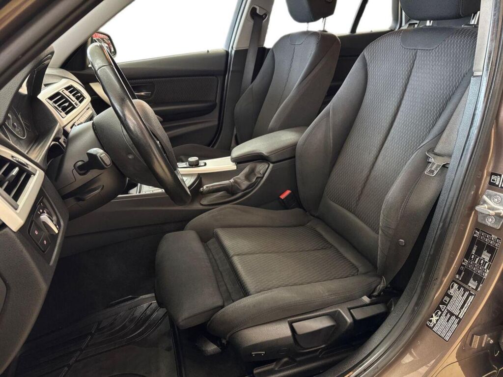 BMW 320 2013 Ruskea (beige)