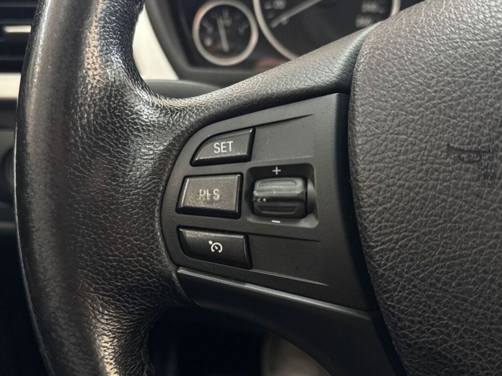 BMW 320 2013 Ruskea (beige)