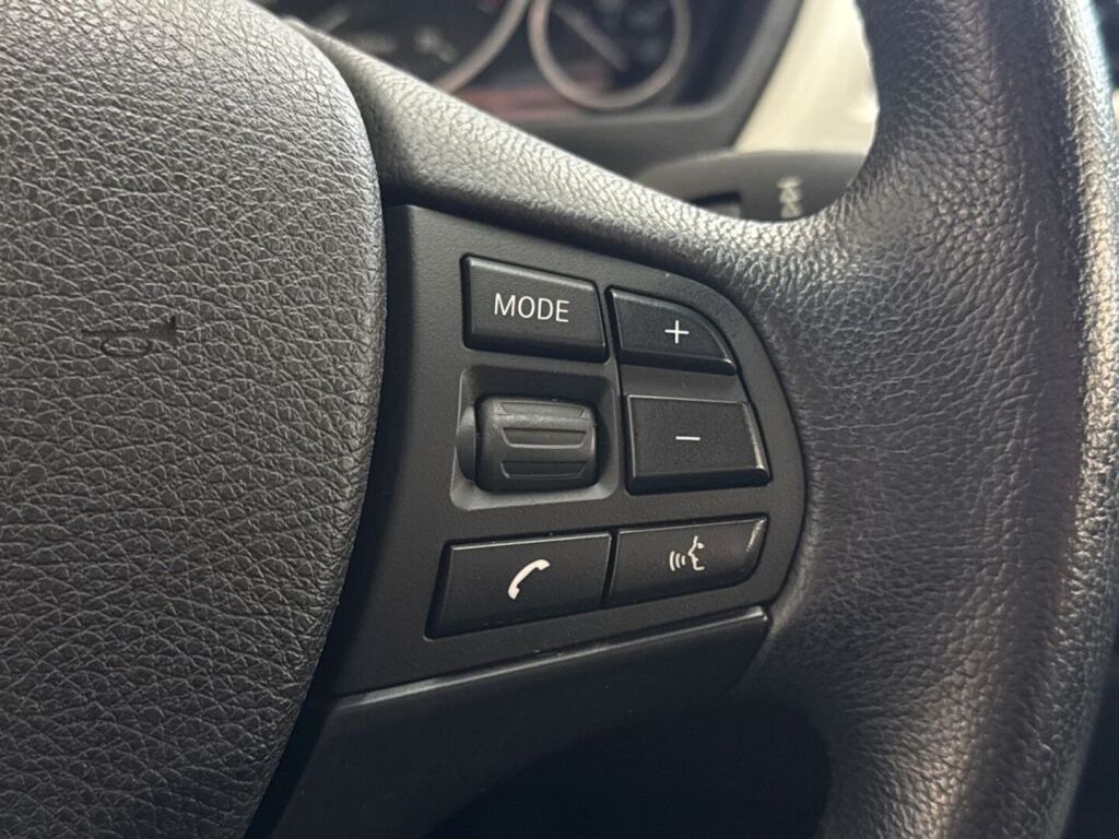 BMW 320 2013 Ruskea (beige)