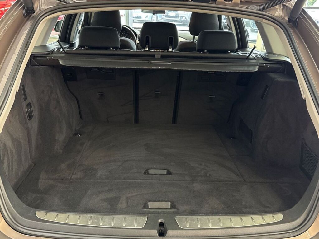 BMW 320 2013 Ruskea (beige)