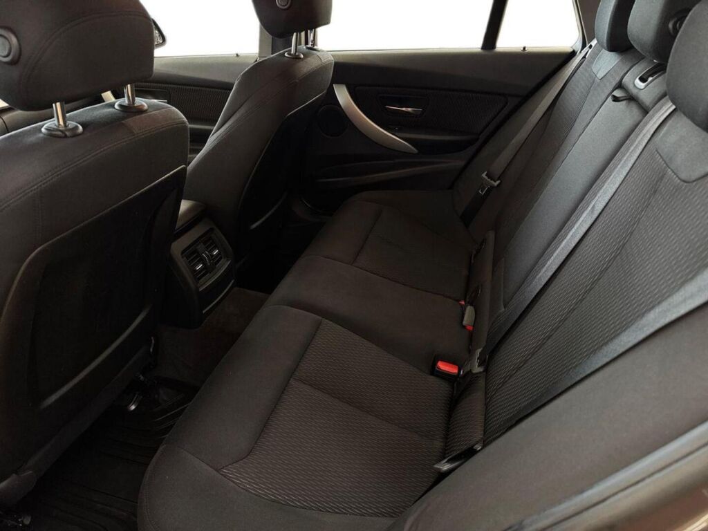 BMW 320 2013 Ruskea (beige)