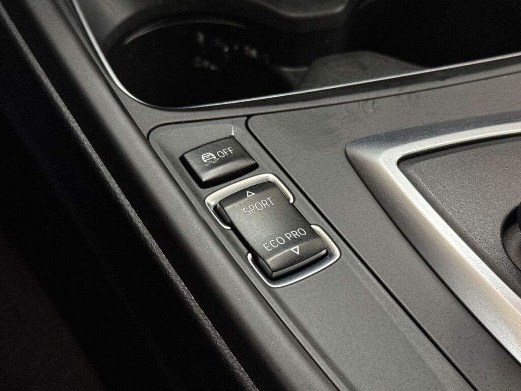 BMW 320 2013 Ruskea (beige)